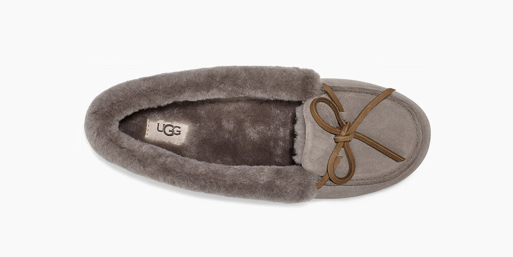 新品同様 ソラーナ 1020041｜モカシン・ローファー｜UGG ローファー 靴